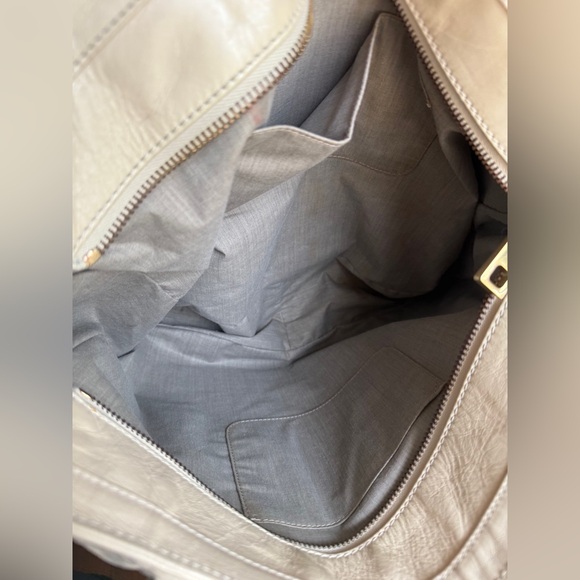 Marc Jacobs Cream Shoulder Bag - Picture 7 of 10